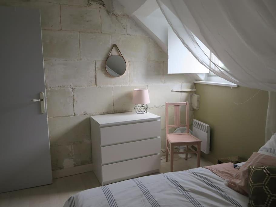 Appartement Des Hirondelles , Au Pied Du Chateau Chinon Eksteriør billede