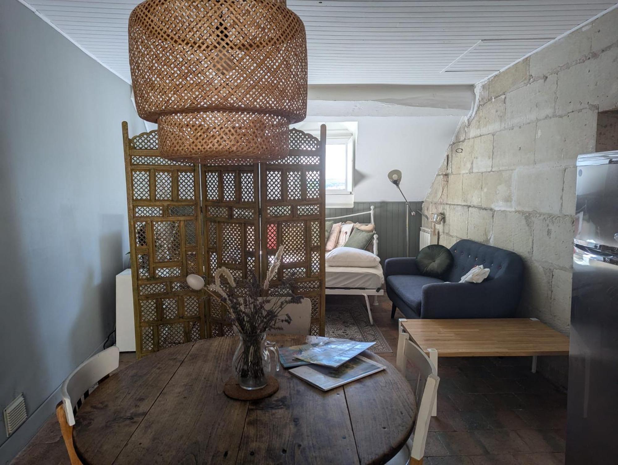 Appartement Des Hirondelles , Au Pied Du Chateau Chinon Eksteriør billede