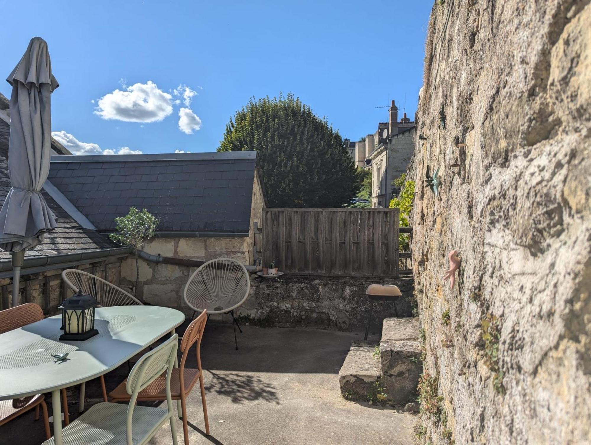 Appartement Des Hirondelles , Au Pied Du Chateau Chinon Eksteriør billede